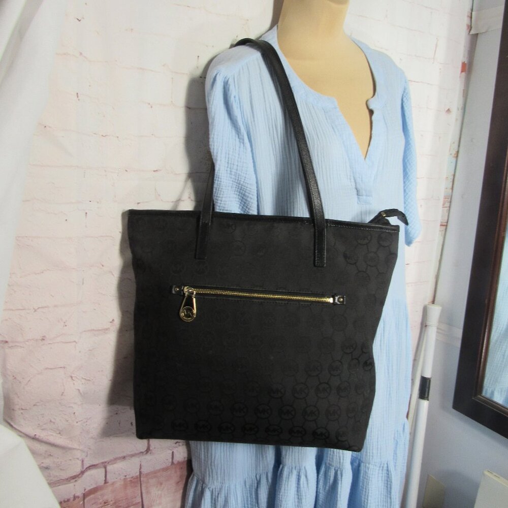 MICHAEL KORS BENNET BAG TOTE  LEATHER TRIM ZIP CLOSURE  BLACK 14 x 16 inches
